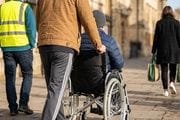 Persona en silla de ruedas