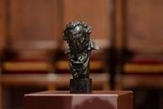  Siete estatuas gigantes de Goya sorprenden a Barcelona antes de los premios de cine