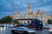 El vehículo Williams FW45 ha protagonizado una "imagen inédita" al recorrer en un camión acristalado, los lugares emblemáticos de la ciudad como Cibeles.