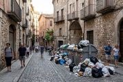  La huelga de limpieza llena Girona de basura y amenaza el arranque de Temps de Flors