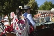  Con la peineta y traje de faralaes: todo a punto en el Parc del Forum para la Feria de Abril de Barcelona