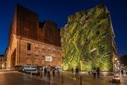 CaixaForum Madrid de noche