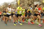  Polémica en el maratón de Barcelona: una ambulancia atrapada entre corredores