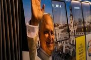 La imagen del Papa León XIV en un tren del Metro de Madrid