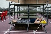 Las camas habilitadas en un polideportivo