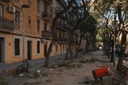 Calle en Barcelona afectada por el temporal de viento