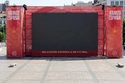  La plaza Selección vacía por cancelación de la emisión del partido
