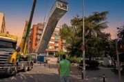 Instalación de la nueva escalera mecánica en la estación de Metro de Prosperidad