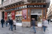 Barcelona estudia un fondo para salvar comercios emblemáticos en peligro