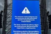 Anuncio de la suspensión de conciertos por la lluvia