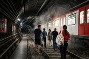Evacuación de pasajeros por el incendio en la L1
