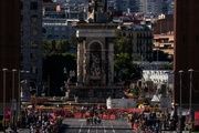  Ciclistas en la primera etapa del Tour de France a su paso por Avenida Maria Crsitina